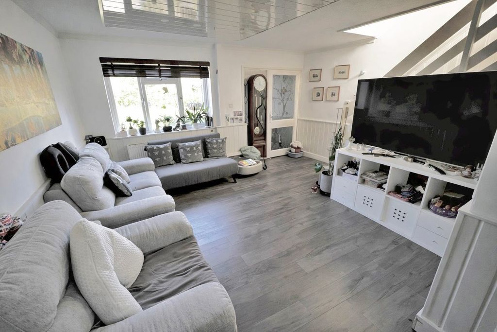 Property photo 2 of 9 386374