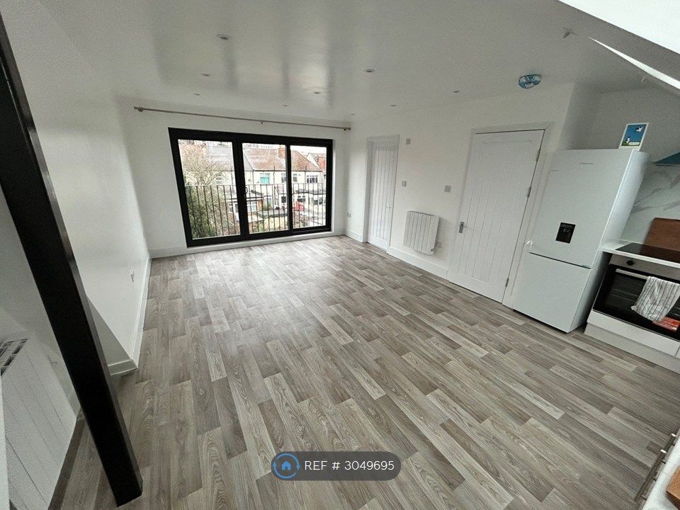 Property photo 1 of 17 Kitchen Diner Living Room 02