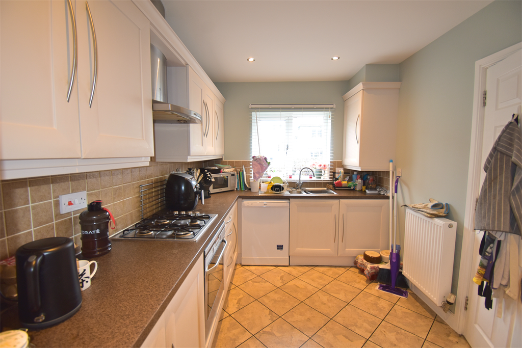 Property photo 2 of 12 Fitted Kitchen