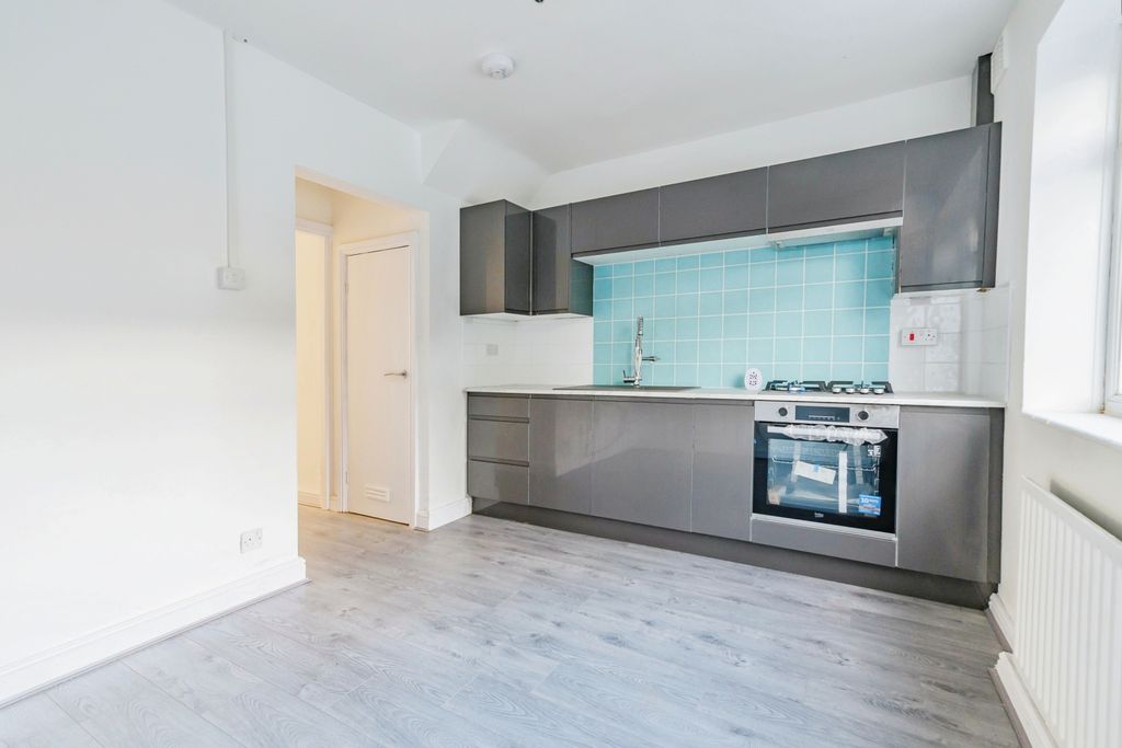 Property photo 2 of 11 Kitchen