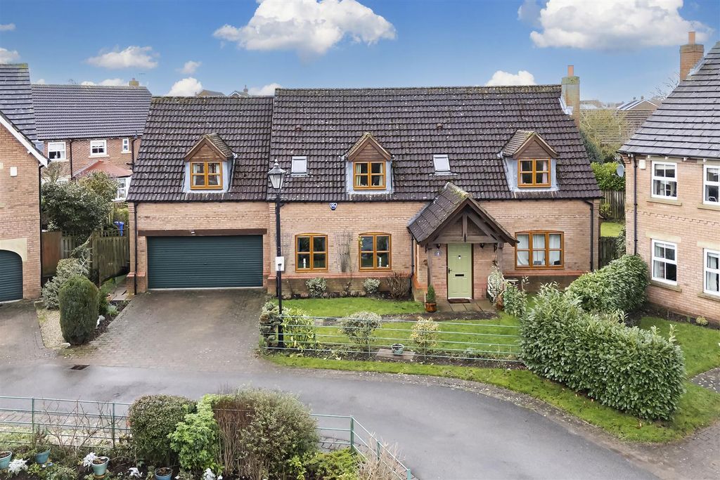 Property photo 1 of 19 002 - 4 Rowen Court.Jpg