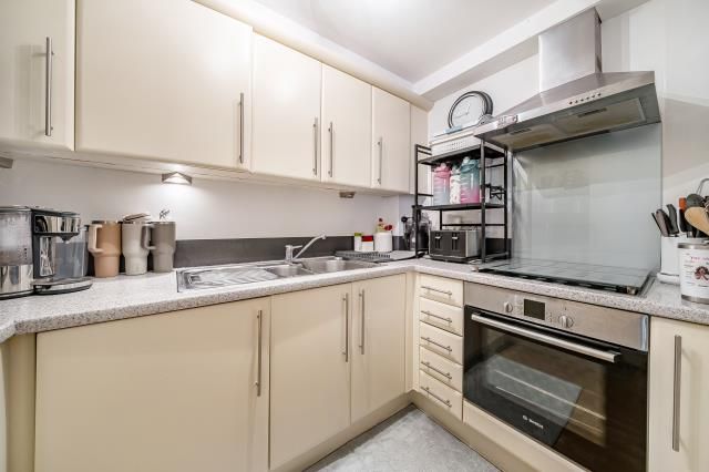 Property photo 3 of 17 Kitchen