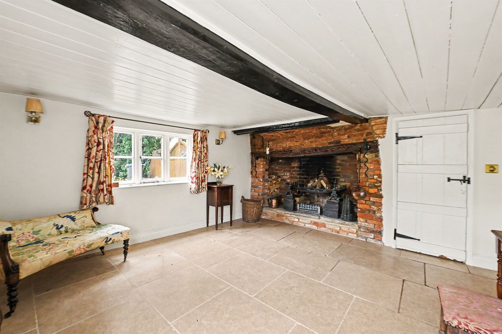 Property photo 2 of 23
