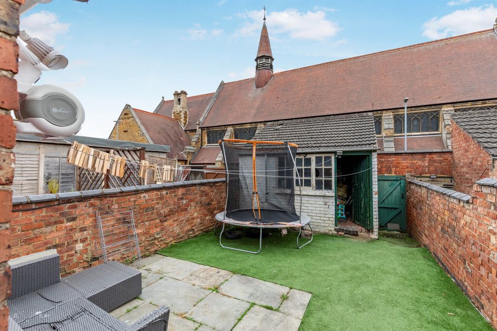 Property photo 2 of 17