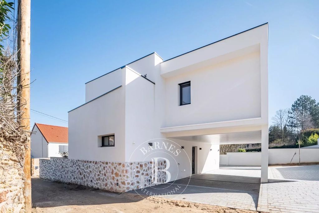 Property photo 2 of 11