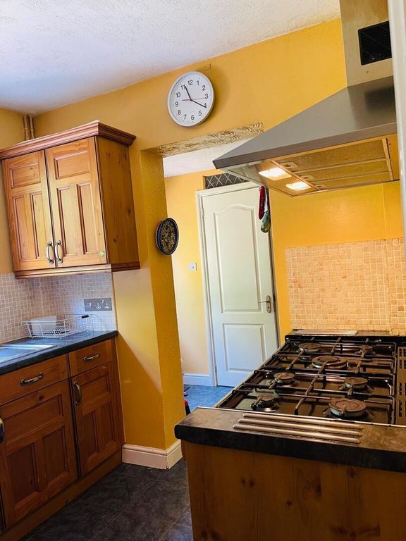 Property photo 3 of 12 Kitchen