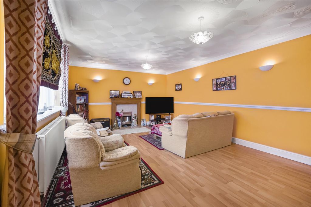 Property photo 2 of 27