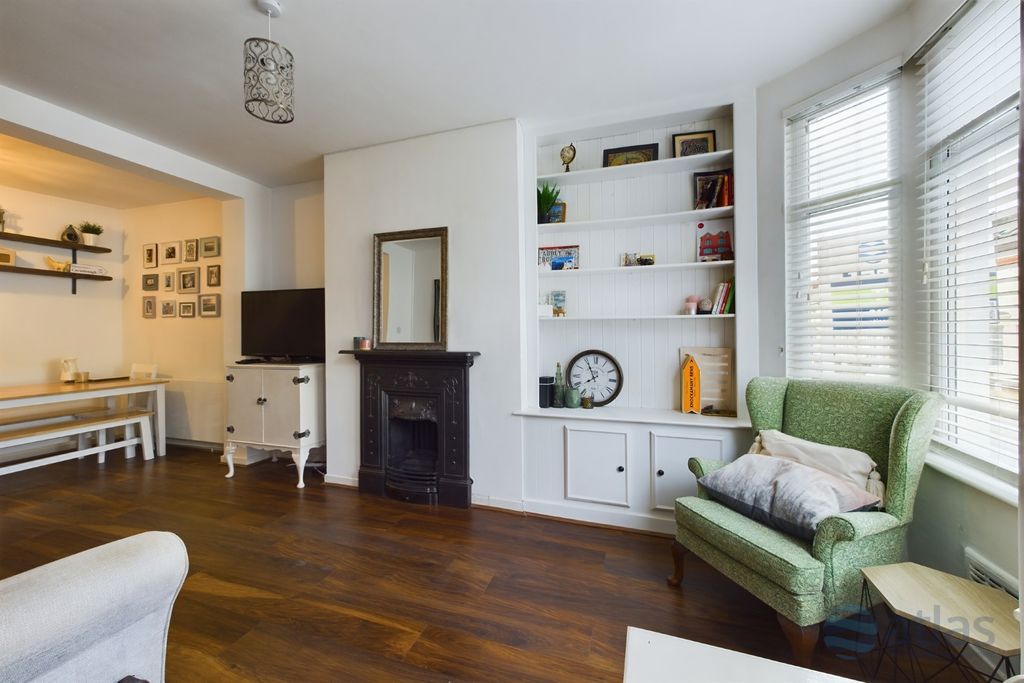 Property photo 3 of 16 Living / Dining Area