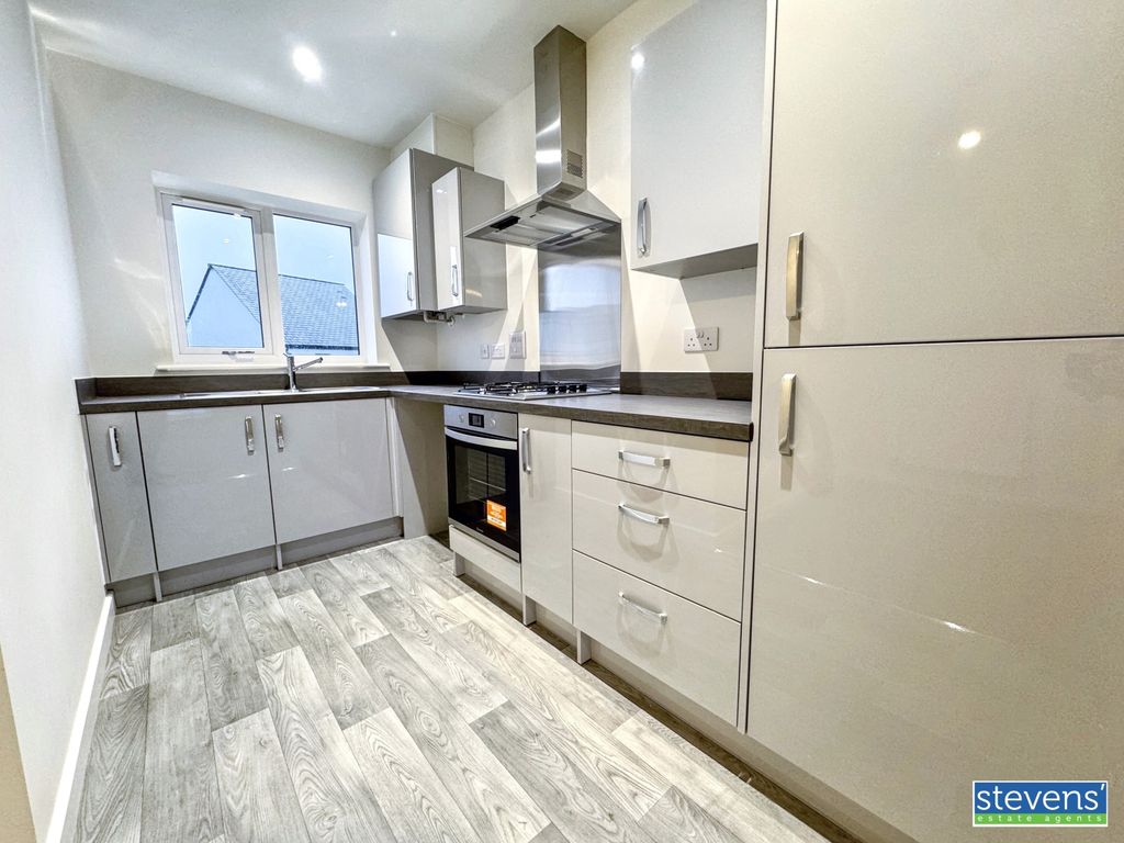 Property photo 3 of 9 Image00004