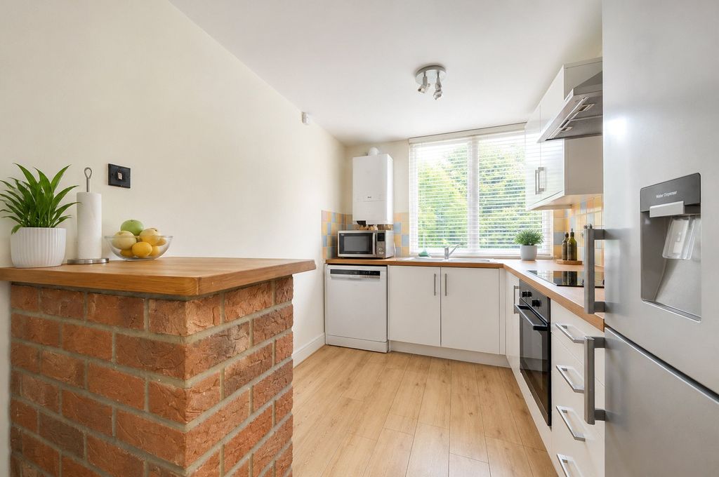Property photo 2 of 12 Picture No. 30