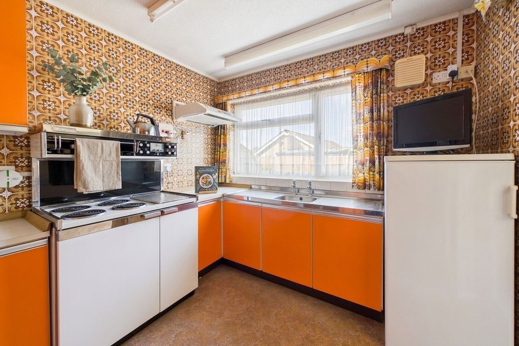 Property photo 3 of 18