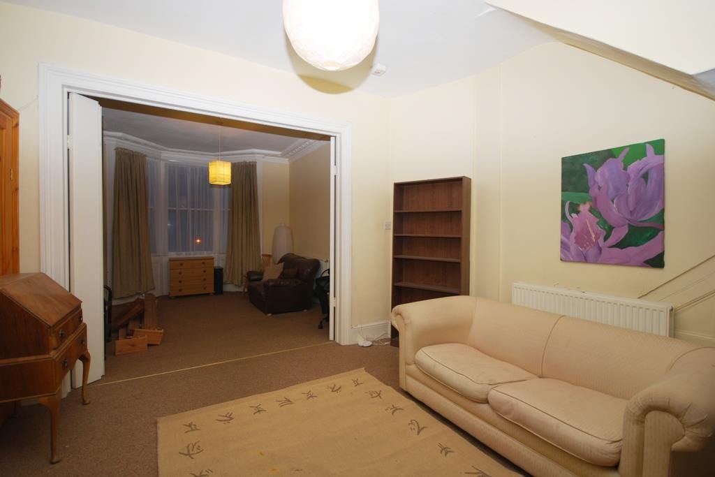 Property photo 3 of 9 Tomlins Grove, 14, Flat 1 3.Jpg