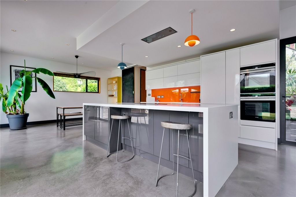 Property photo 3 of 15 Kitchen