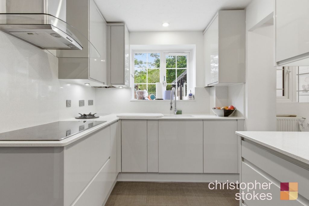 Property photo 3 of 19 5161595