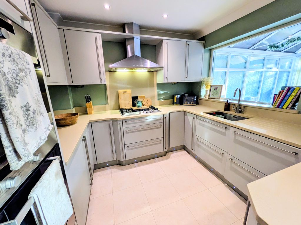 Property photo 3 of 32 1000038548