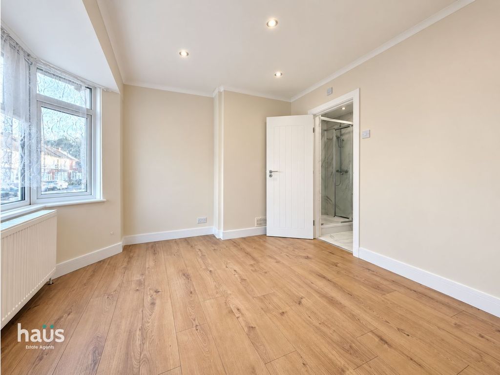 Property photo 3 of 12 Main Bedroom - With Ensuite