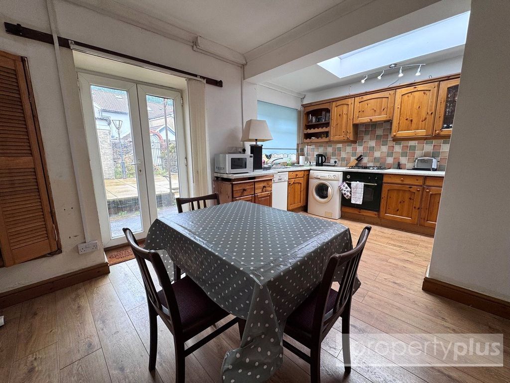 Property photo 2 of 13 Picture No. 15