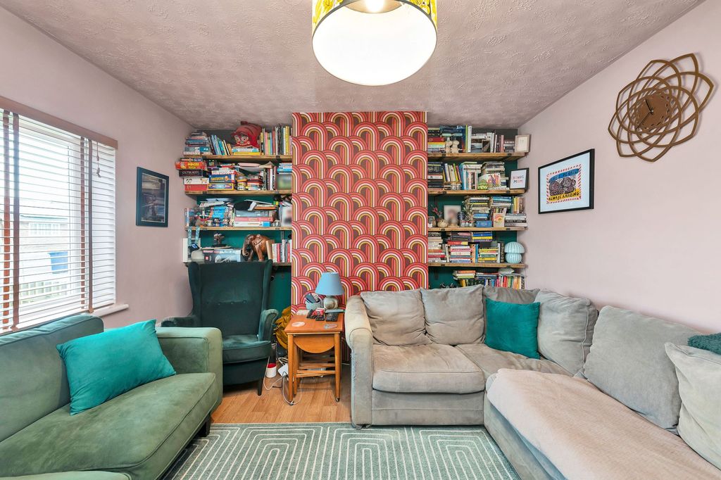 Property photo 3 of 25