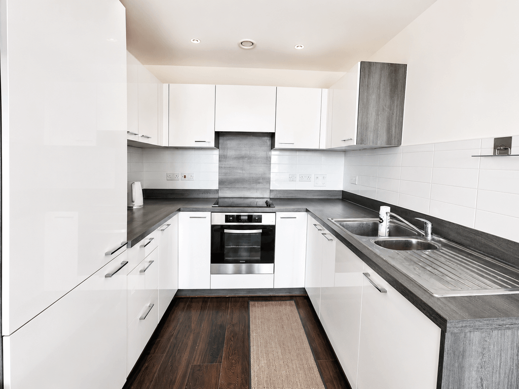 Property photo 1 of 5 2 Bed Flat To Rent Royal Court, Connersville Way, Croydon Cr0