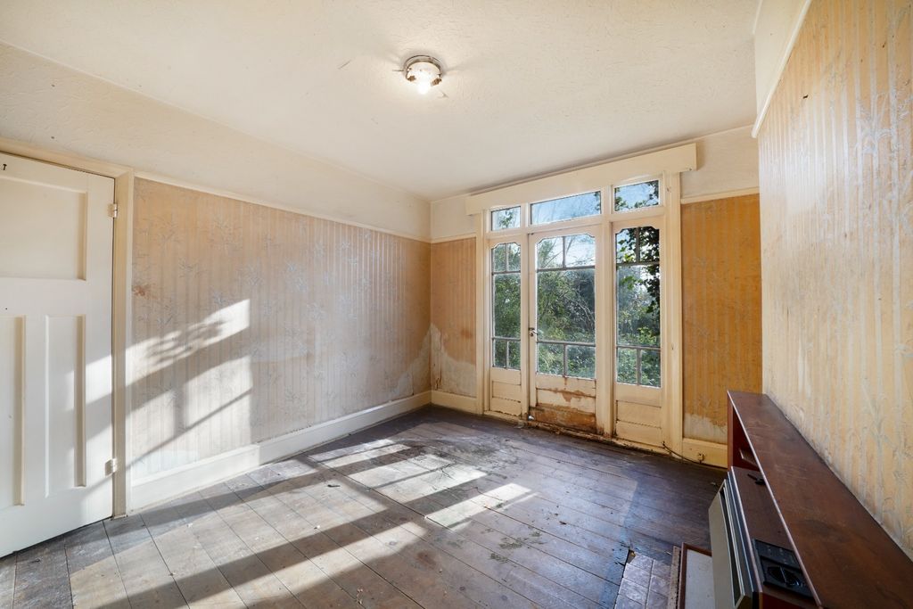 Property photo 3 of 12 4359662