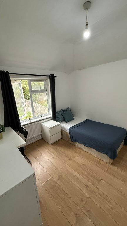 Property photo 2 of 7 Bedroom