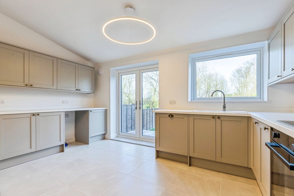 Property photo 3 of 18 Pbox-Img.Jpg