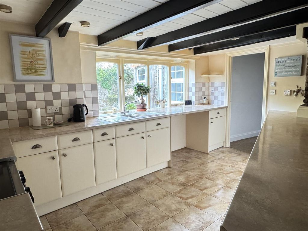 Property photo 3 of 39 Kitchen