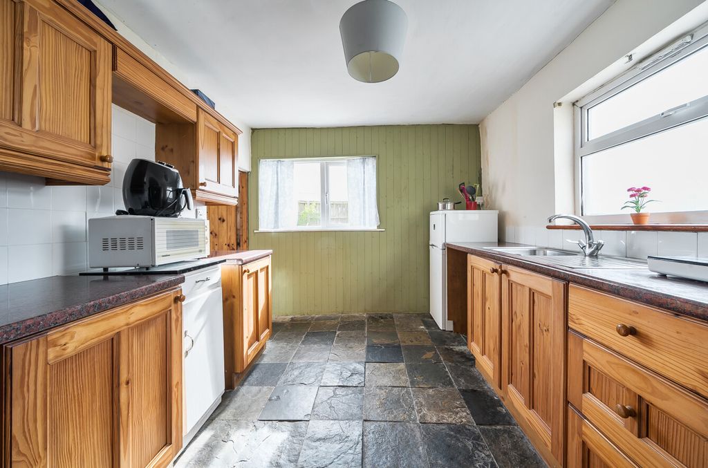 Property photo 2 of 23 Kitchen