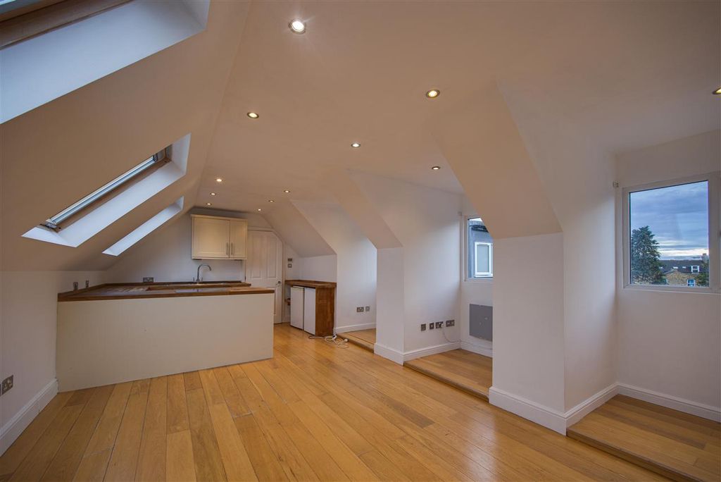 Property photo 2 of 10 Lounge