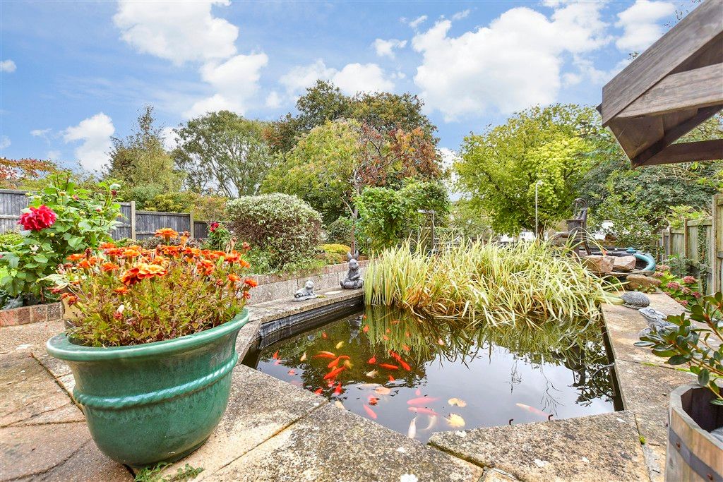 Property photo 1 of 14 Front Garden