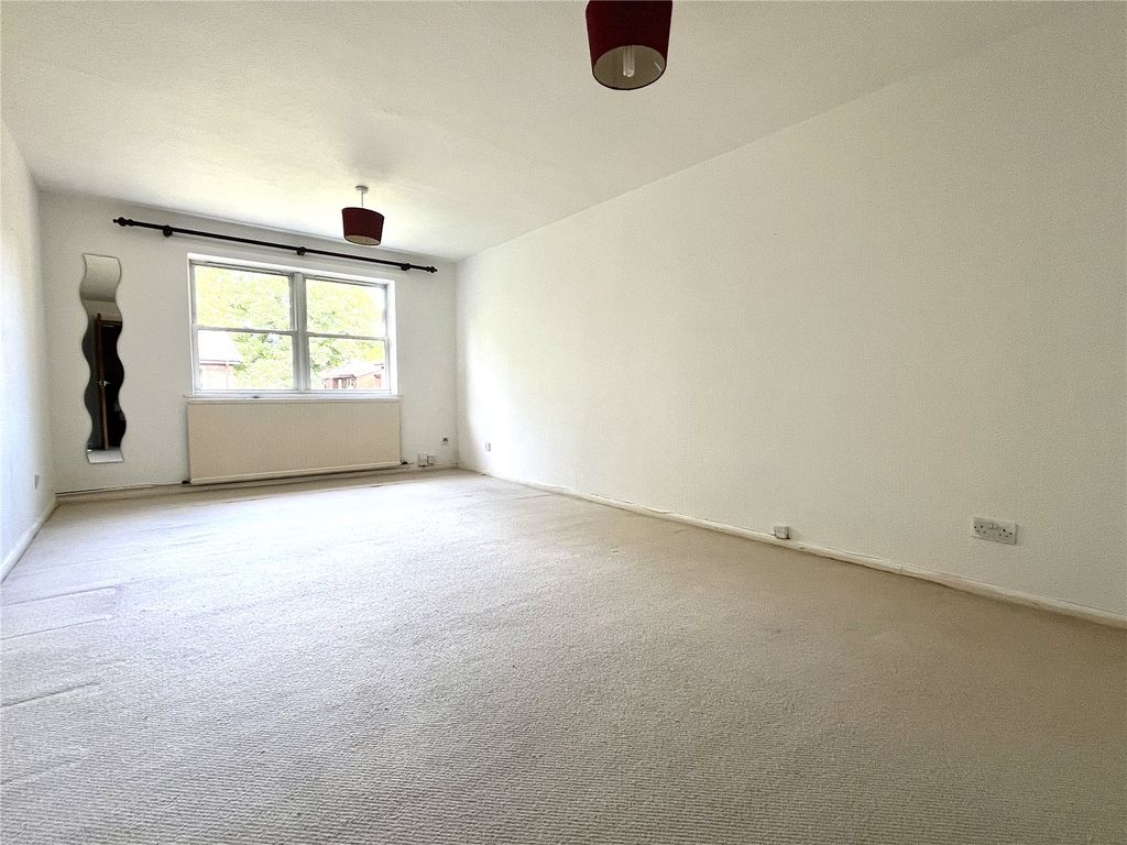 Property photo 3 of 7 Lounge