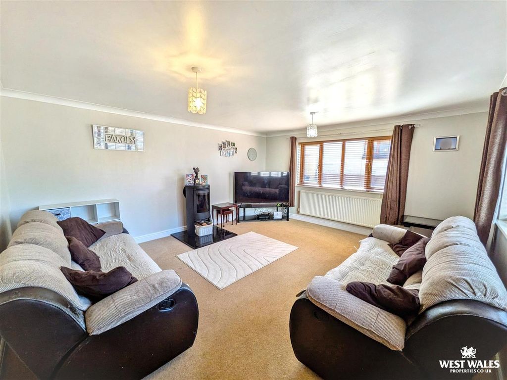 Property photo 3 of 26 18066.Jpg