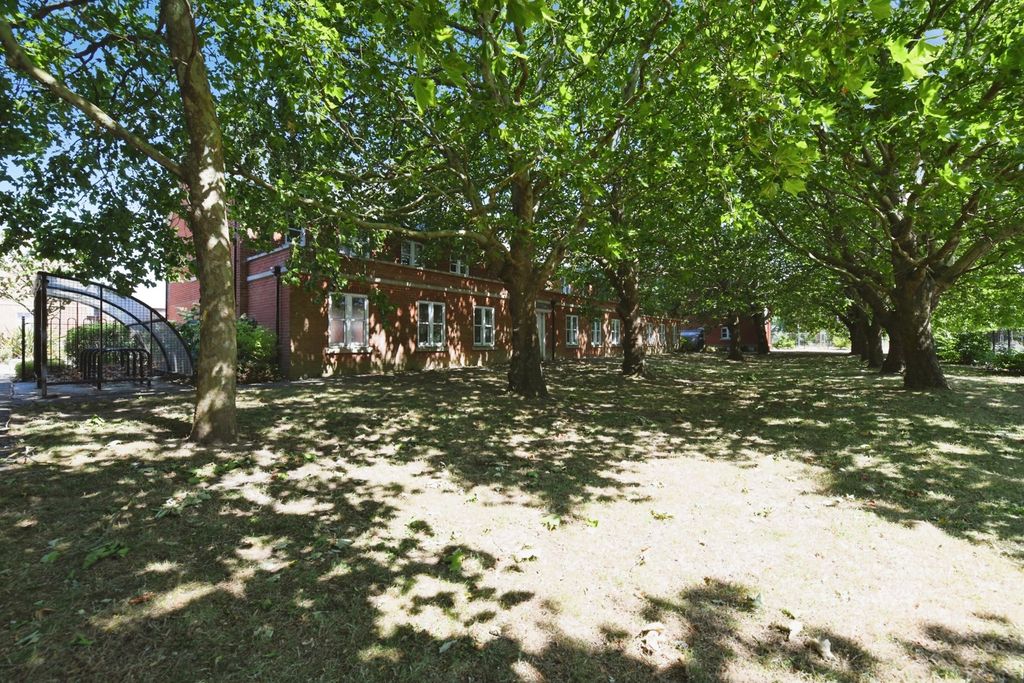Property photo 2 of 7 Pbox-Img.Jpg