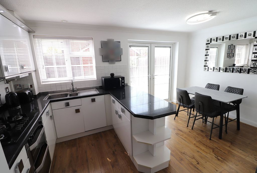 Property photo 2 of 15 Picture No. 19