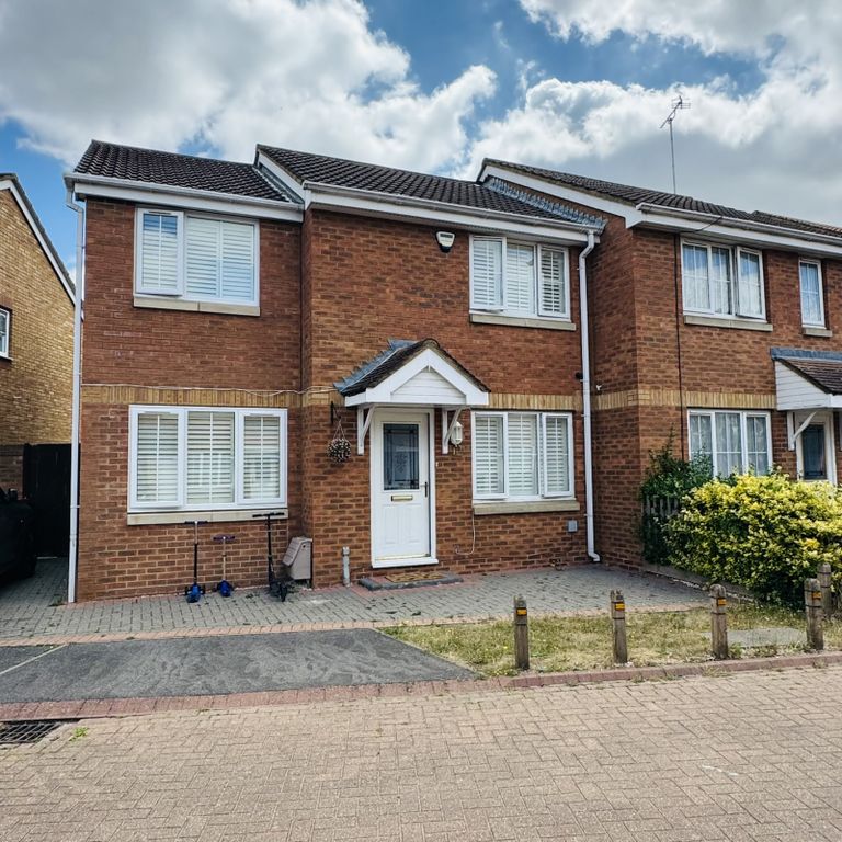 Property photo 1 of 18 3 Bed End Terrace For Sale Formby Close, Langley Sl3