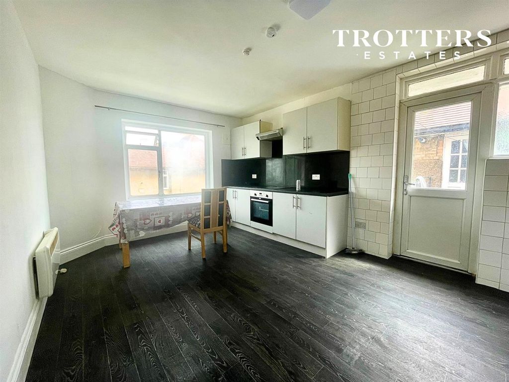 Property photo 3 of 11 Untitled Design - 2025-07-17T132354.012.Png