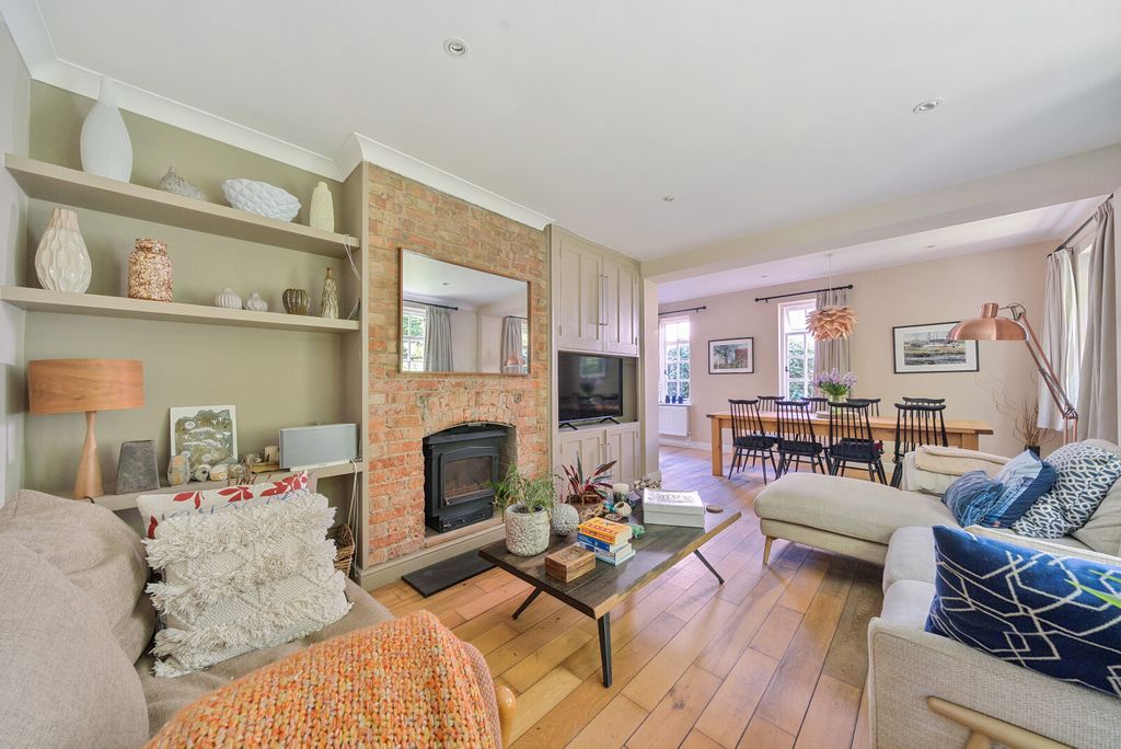 Property photo 3 of 21 1318948-15-686654...