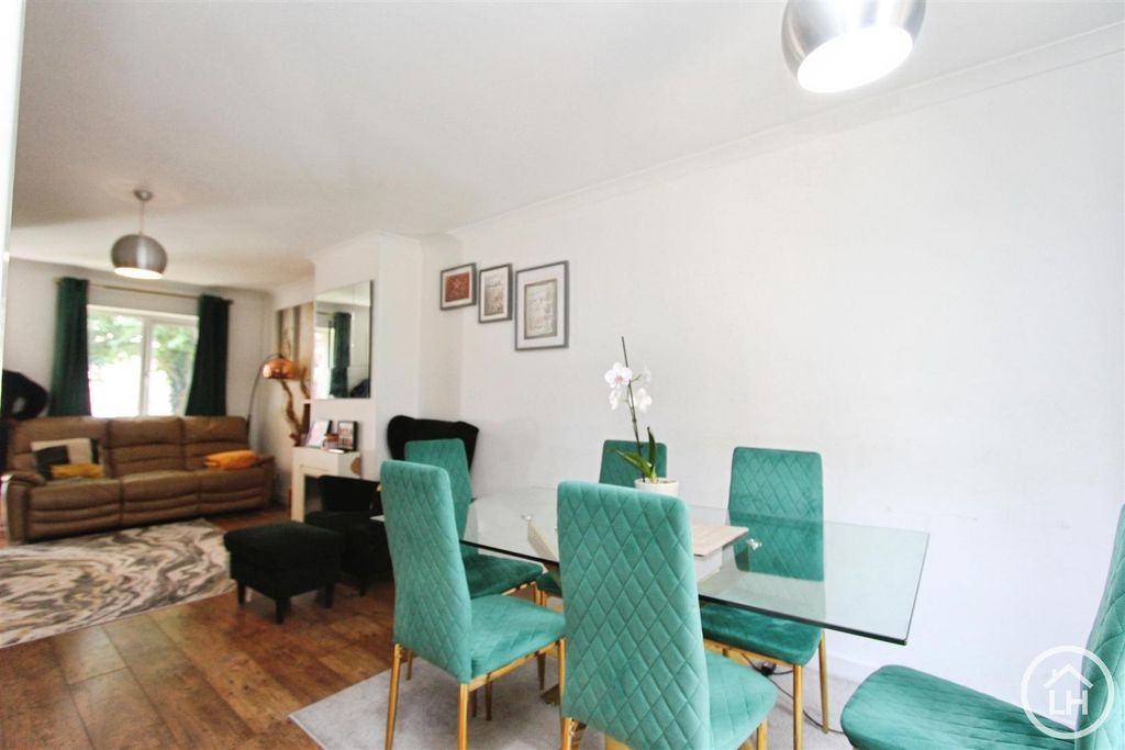 Property photo 3 of 11 Dining Room