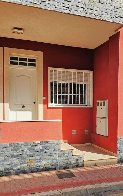 Property photo 1 of 28
