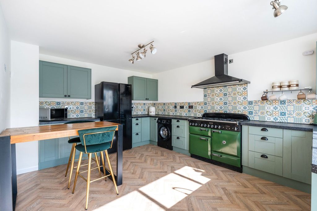 Property photo 3 of 24