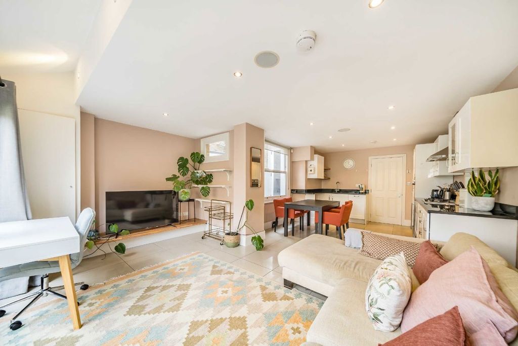 Property photo 3 of 7