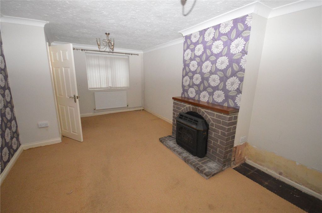 Property photo 2 of 10 Living Room