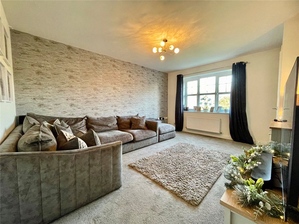 Property photo 2 of 26 Lounge