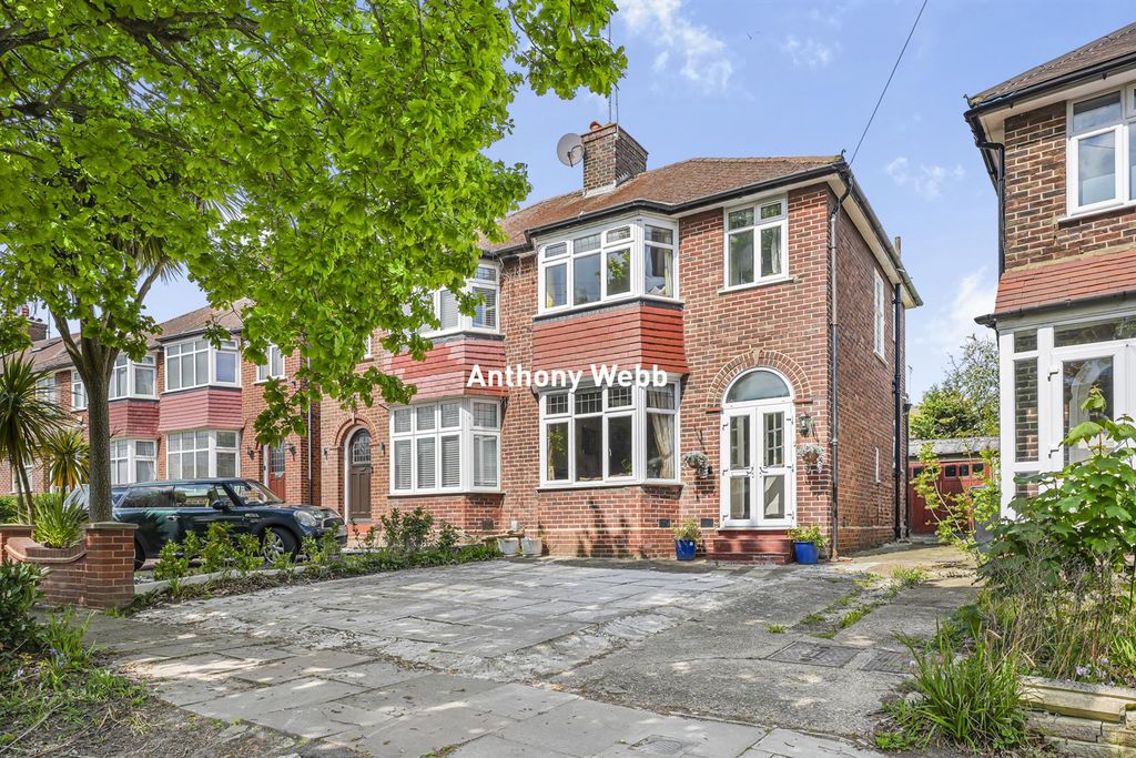 Property photo 1 of 18 Front Aspect