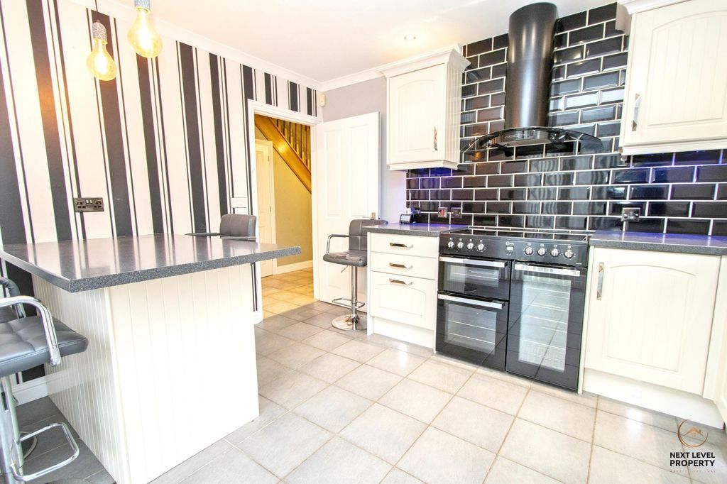 Property photo 3 of 29