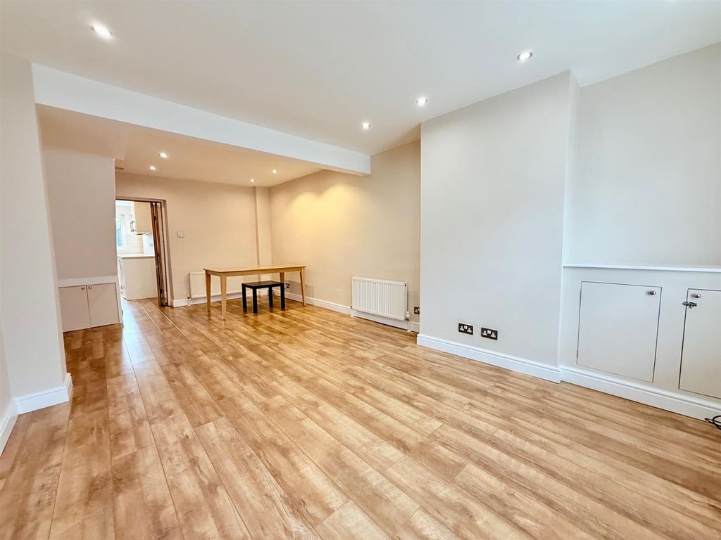 Property photo 2 of 11 v.Jpg