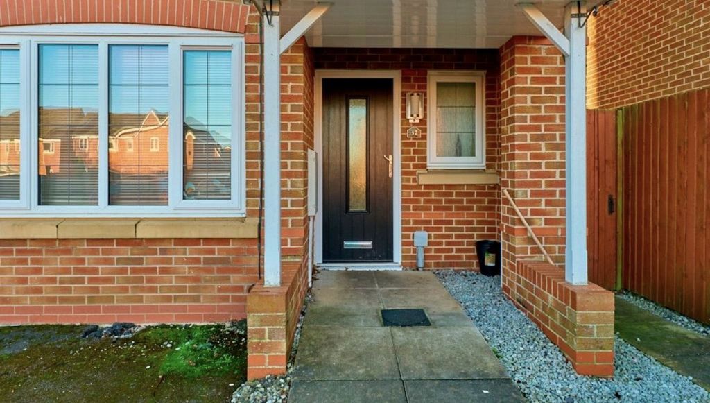 Property photo 2 of 17