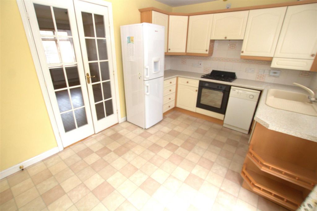 Property photo 3 of 10 Kitchen .Jpg