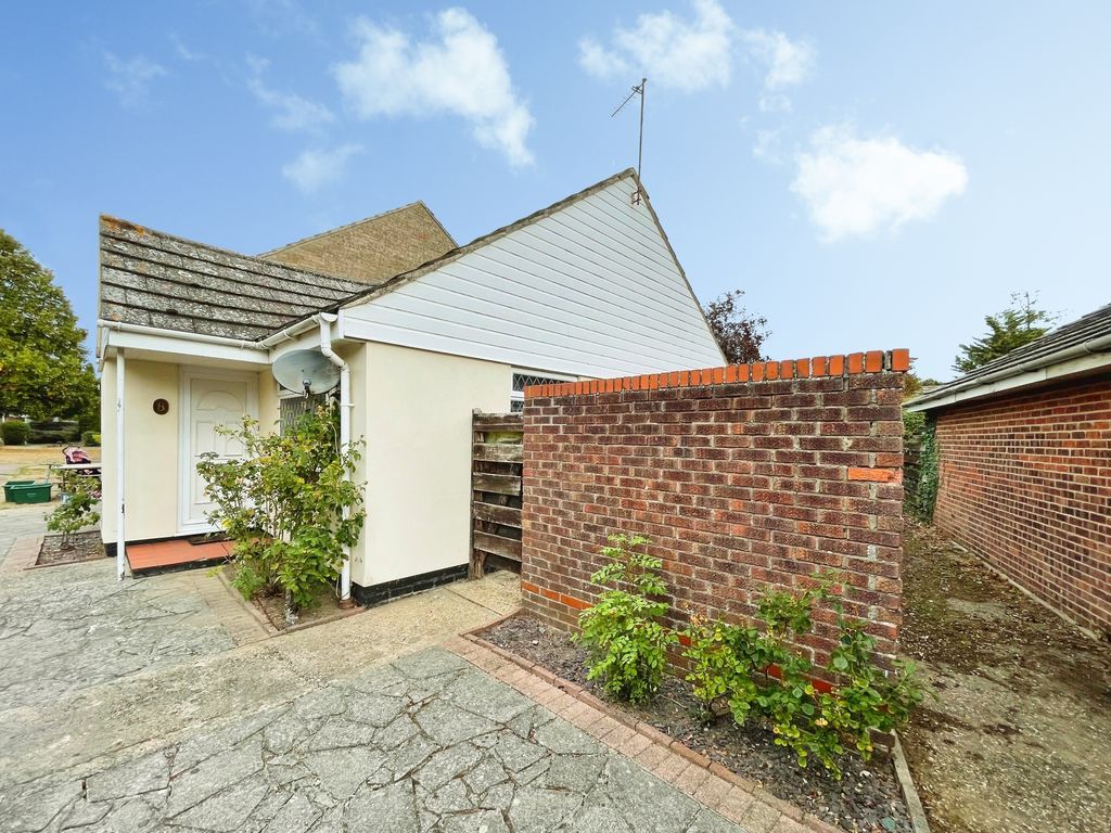 Property photo 3 of 22 Caroline Close