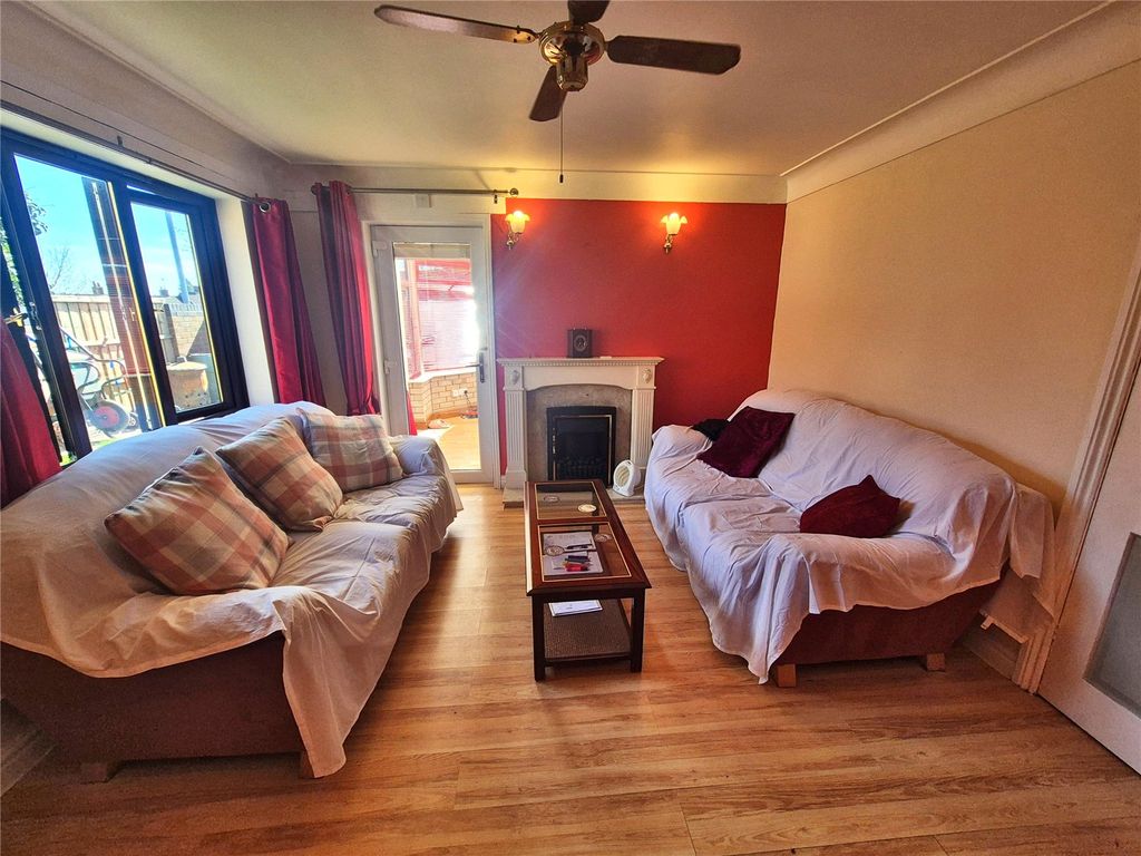 Property photo 3 of 23 Living Room